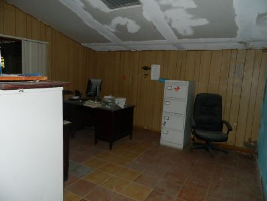 Brown's Town, 8 Rooms Rooms,2 BathroomsBathrooms,Office,For Sale,1003